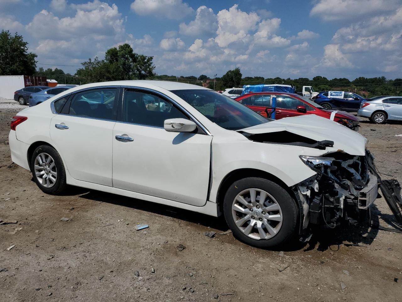 2017 Nissan Altima 2.5 - Image 4