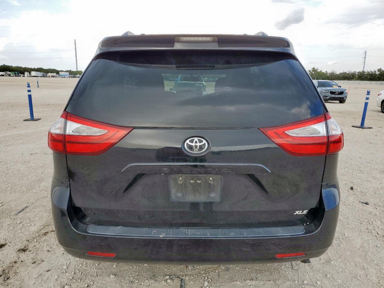 2015 Toyota Sienna Xle - Image 6