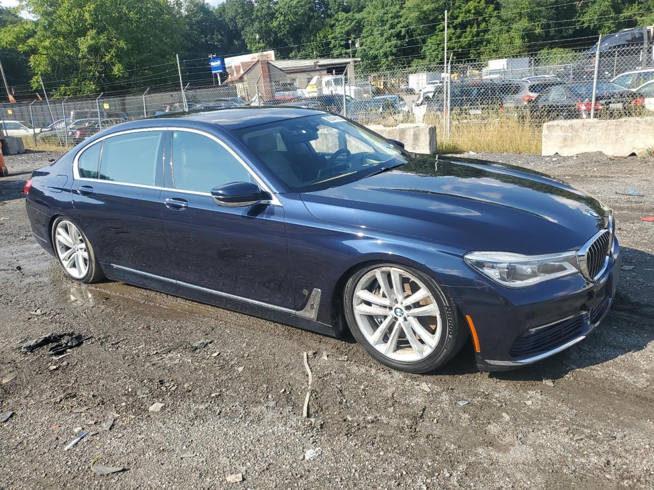 2016 BMW 750 Xi - Фото 4