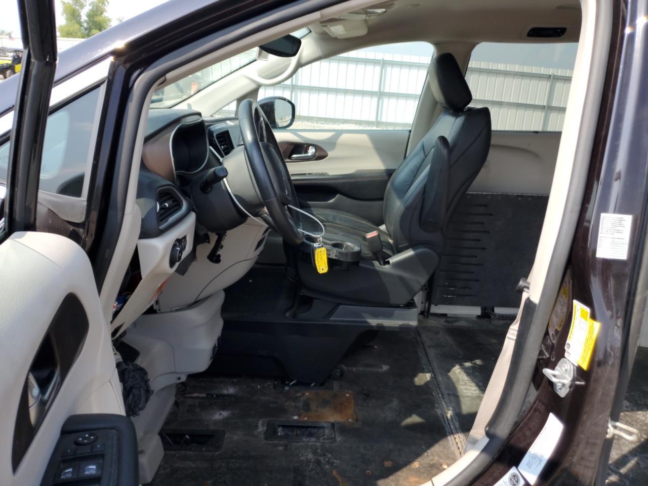 2019 Chrysler Pacifica Touring L - Фото 7