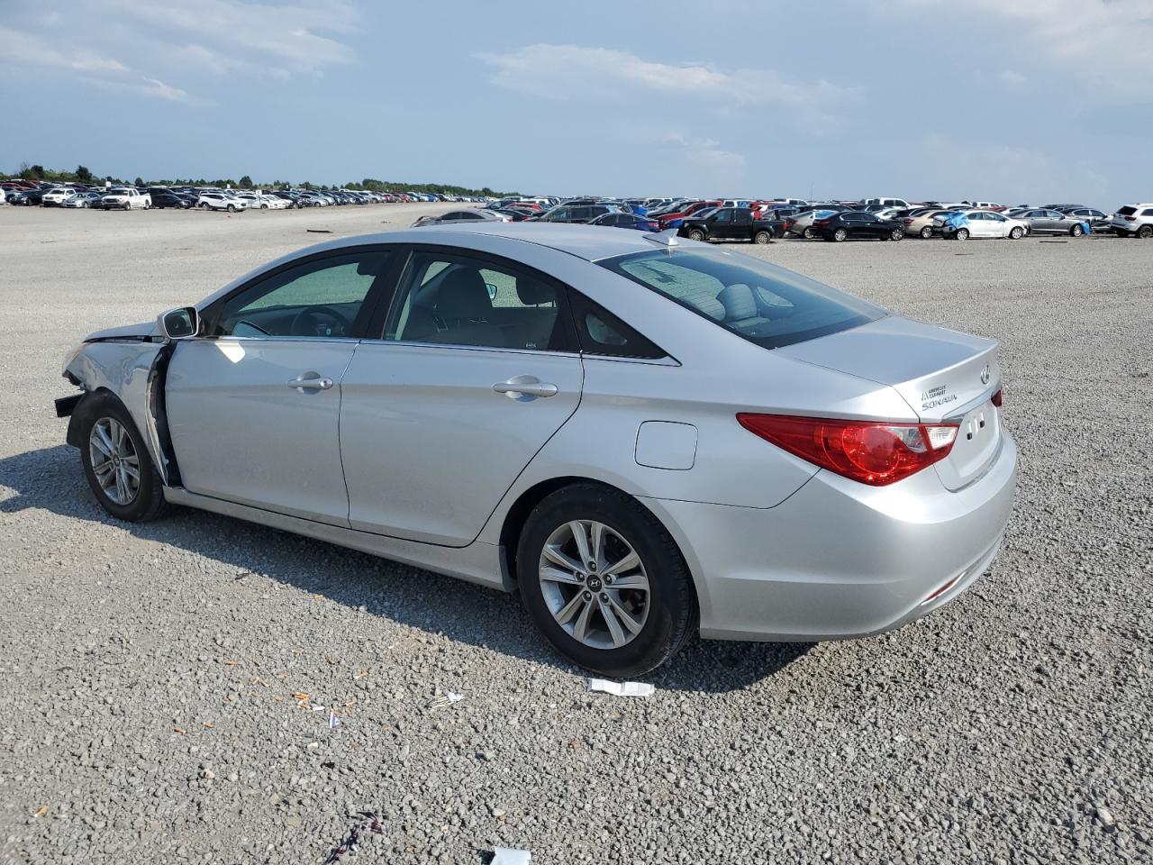2012 Hyundai Sonata Gls - Image 2