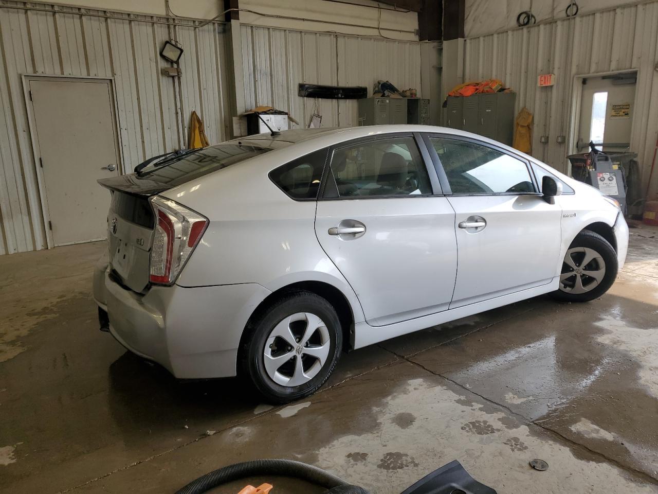 2013 Toyota Prius - Фото 3