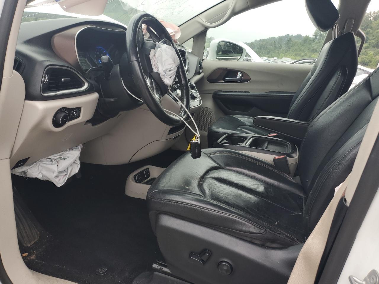 2019 Chrysler Pacifica Touring L - Image 7