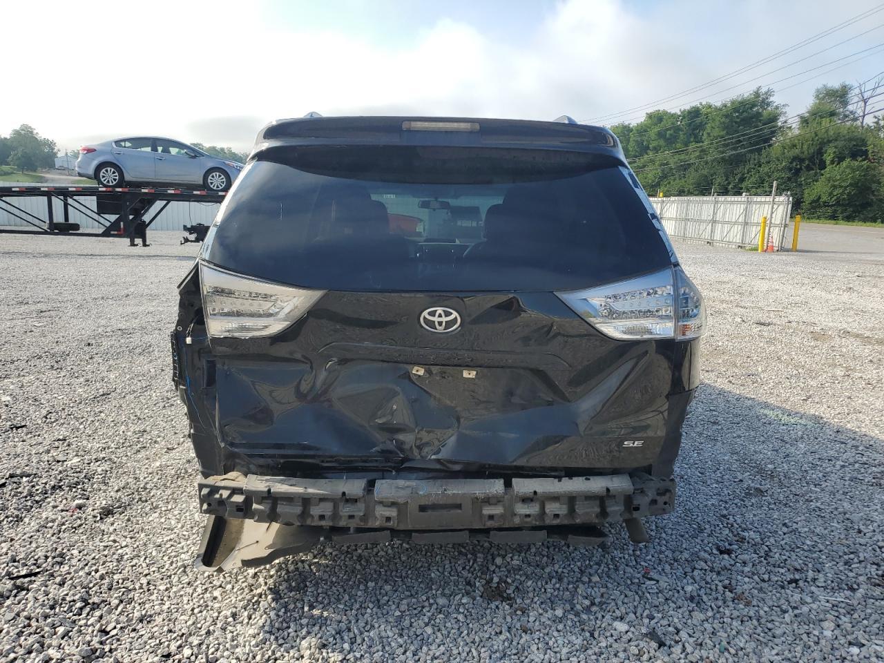 2011 Toyota Sienna Sport - Фото 6