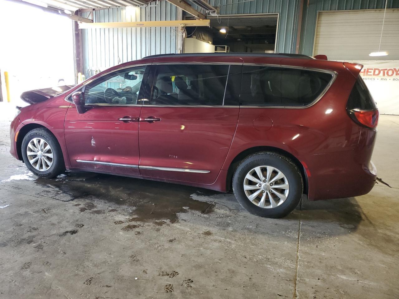 2017 Chrysler Pacifica Touring L - Фото 2