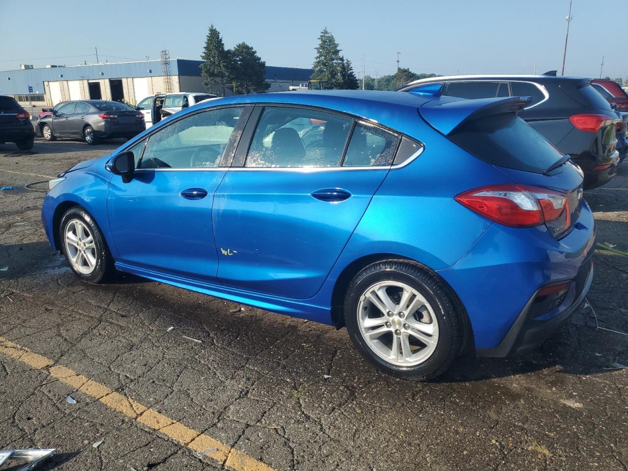 2017 Chevrolet Cruze Lt - Image 2