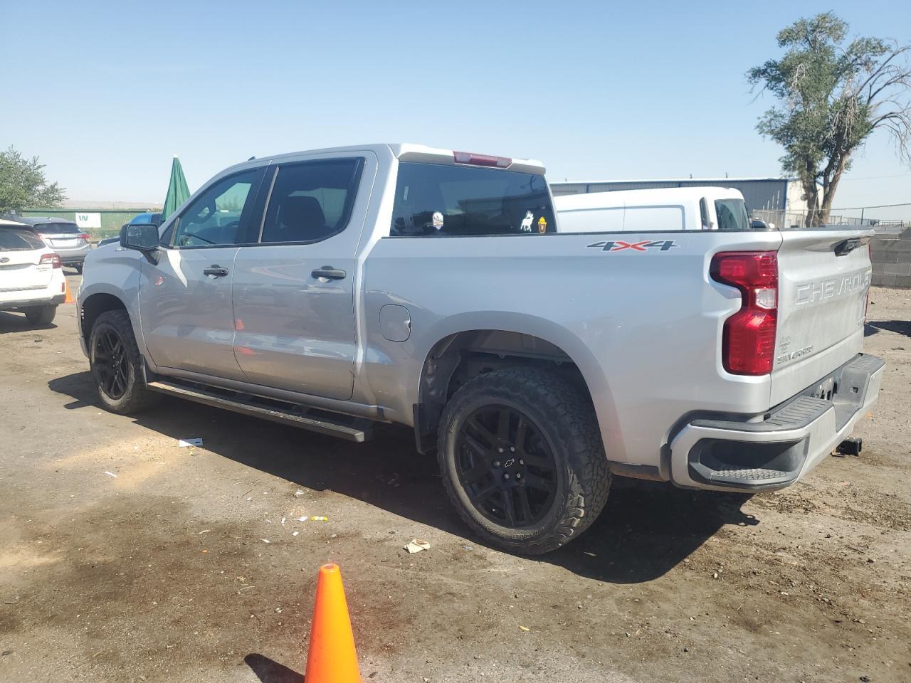 2022 Chevrolet Silverado K1500 Custom - Фото 2