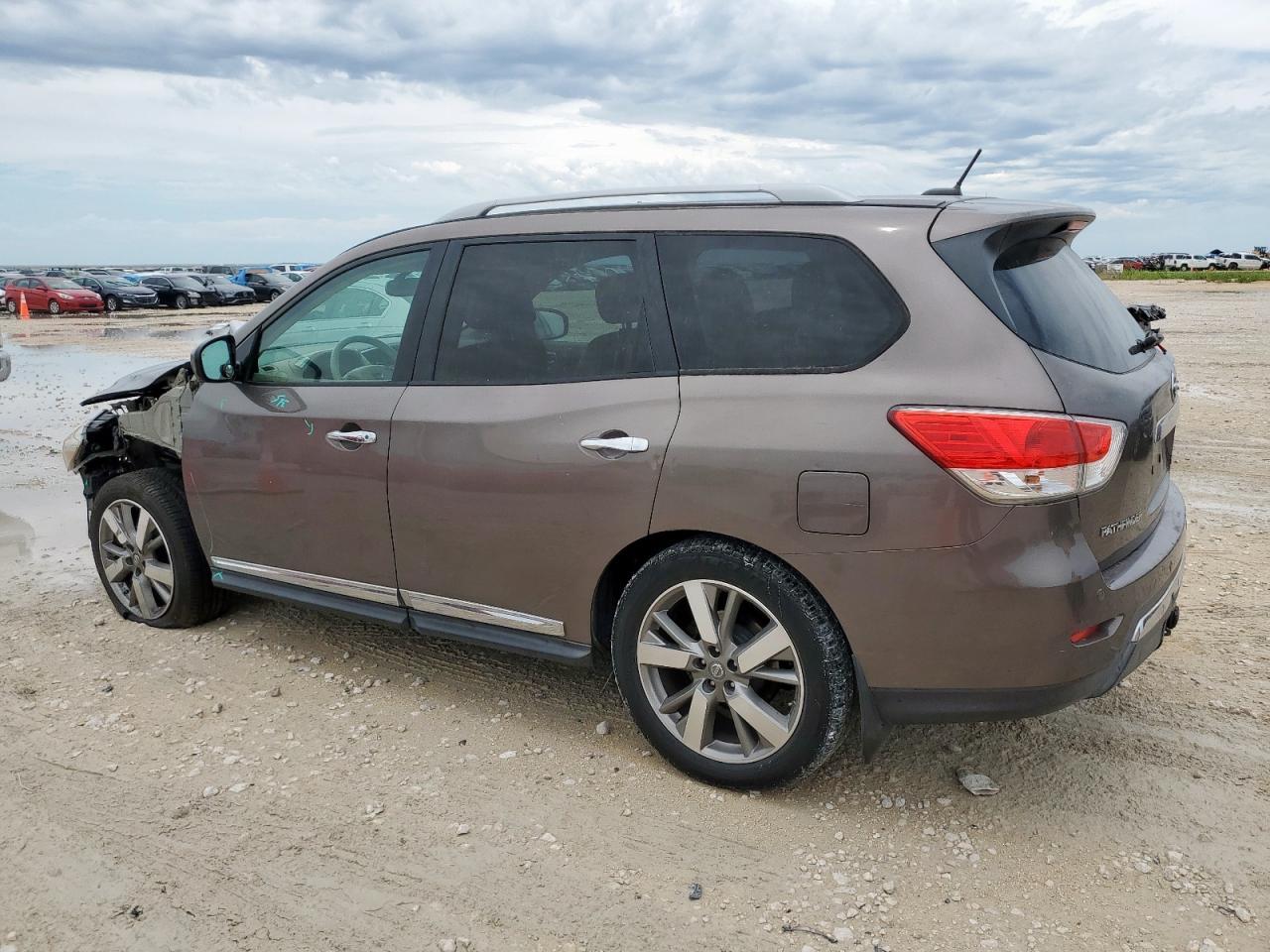 2013 Nissan Pathfinder S - Фото 2