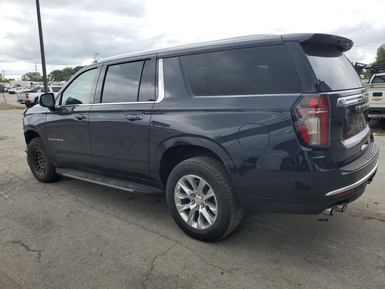 2023 Chevrolet Suburban K1500 Premier - Фото 2
