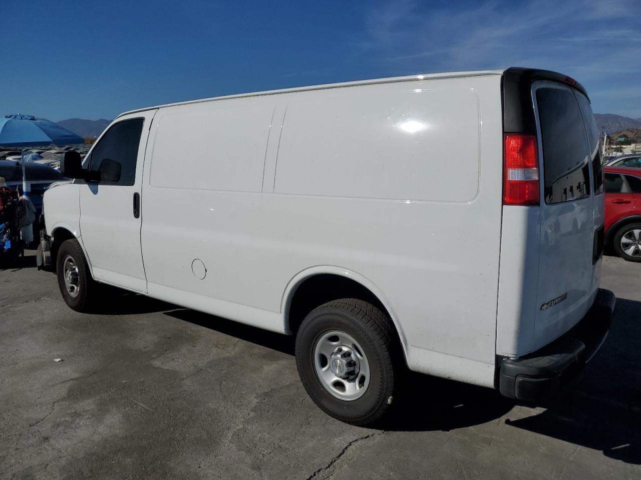 2021 Chevrolet Express G2500 - Фото 2