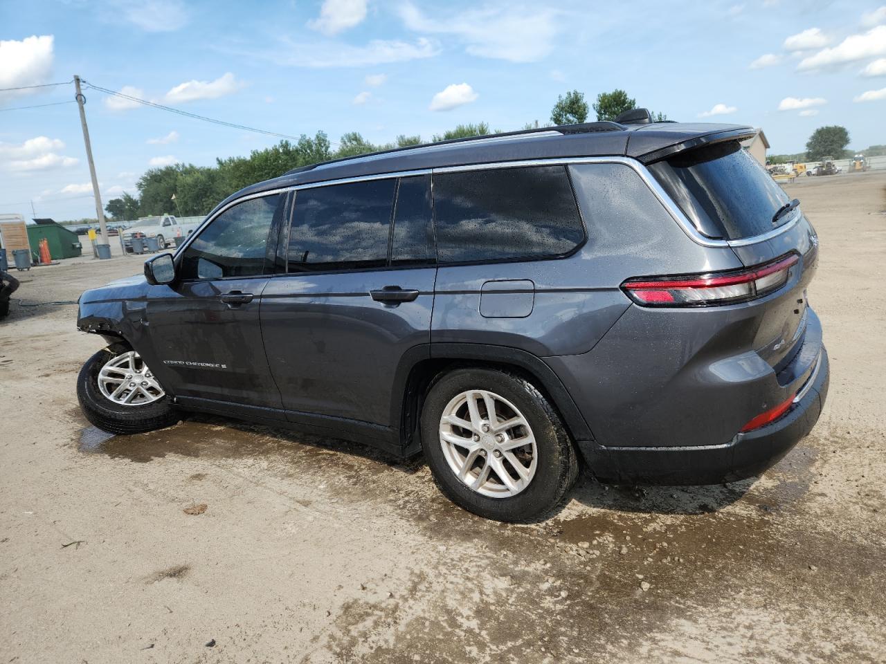 2023 Jeep Grand Cherokee L Laredo - Image 2