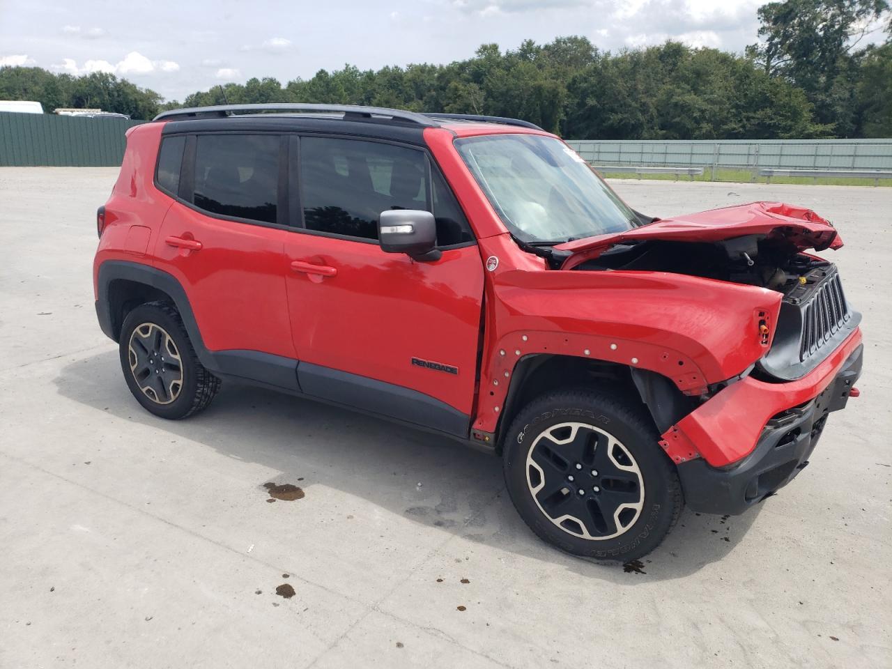 2015 Jeep Renegade Trailhawk - Image 4
