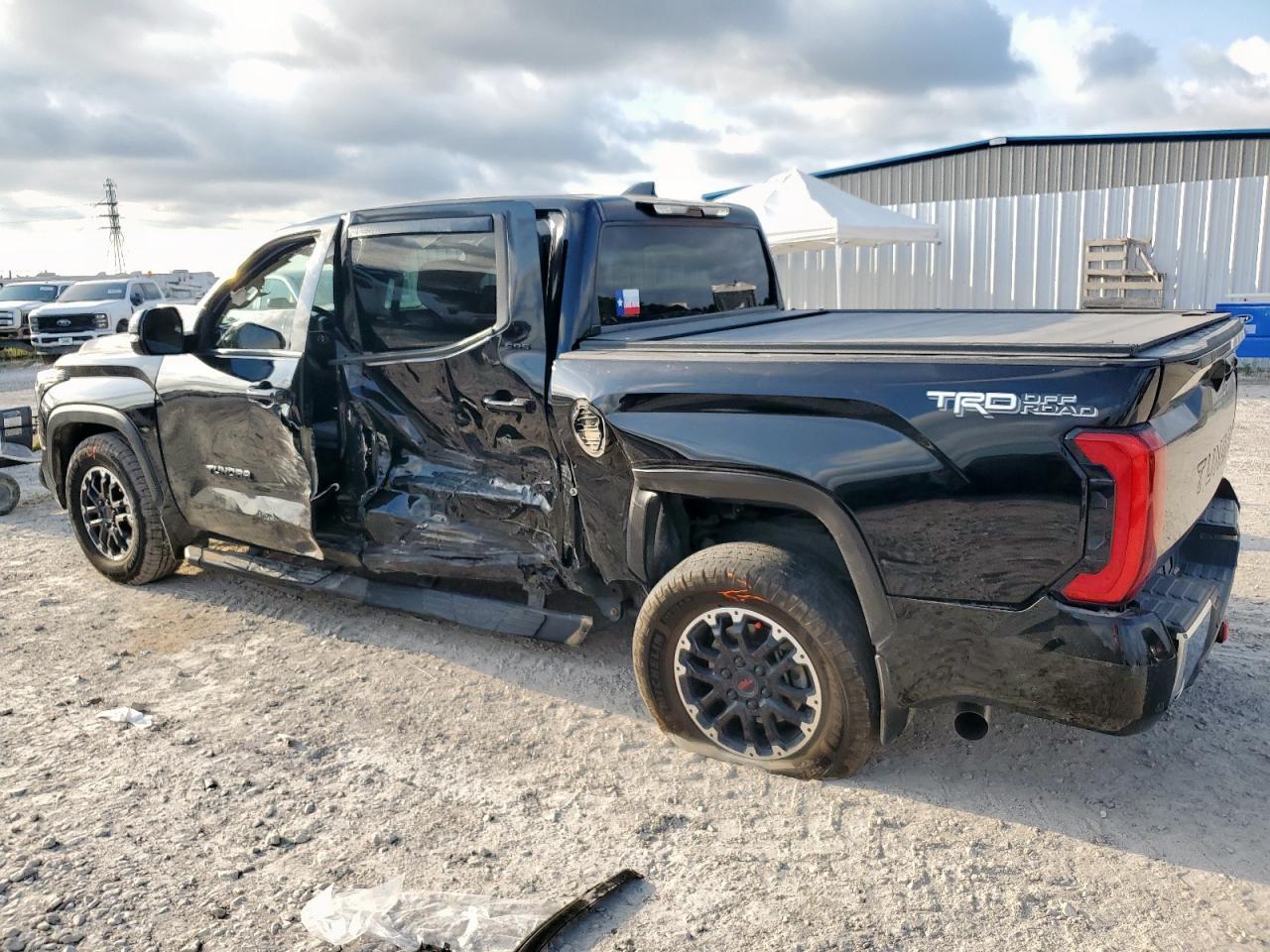 2022 Toyota Tundra Crewmax Sr - Фото 2