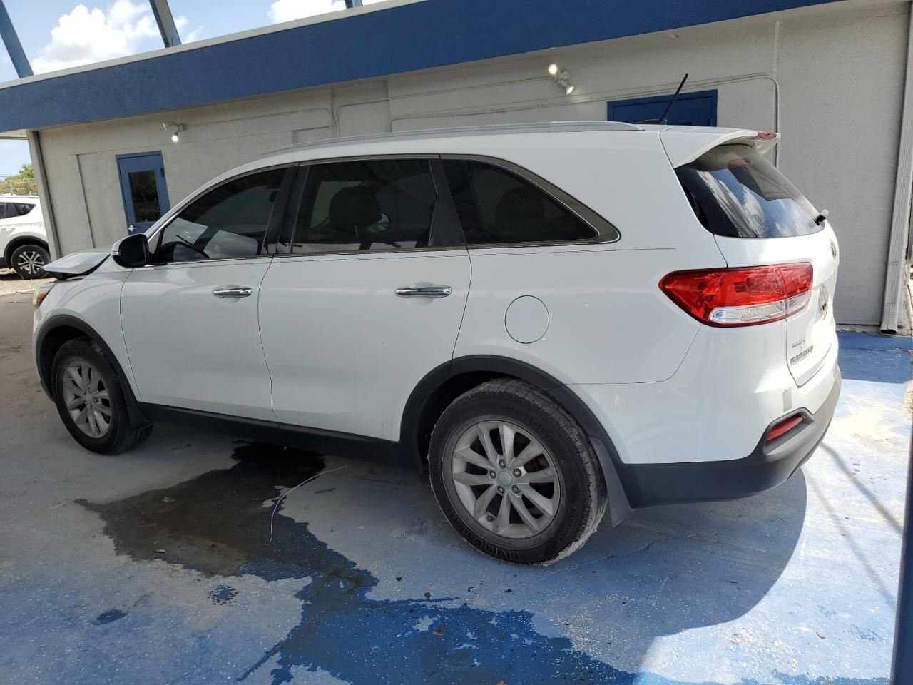 2017 Kia Sorento Lx - Image 2