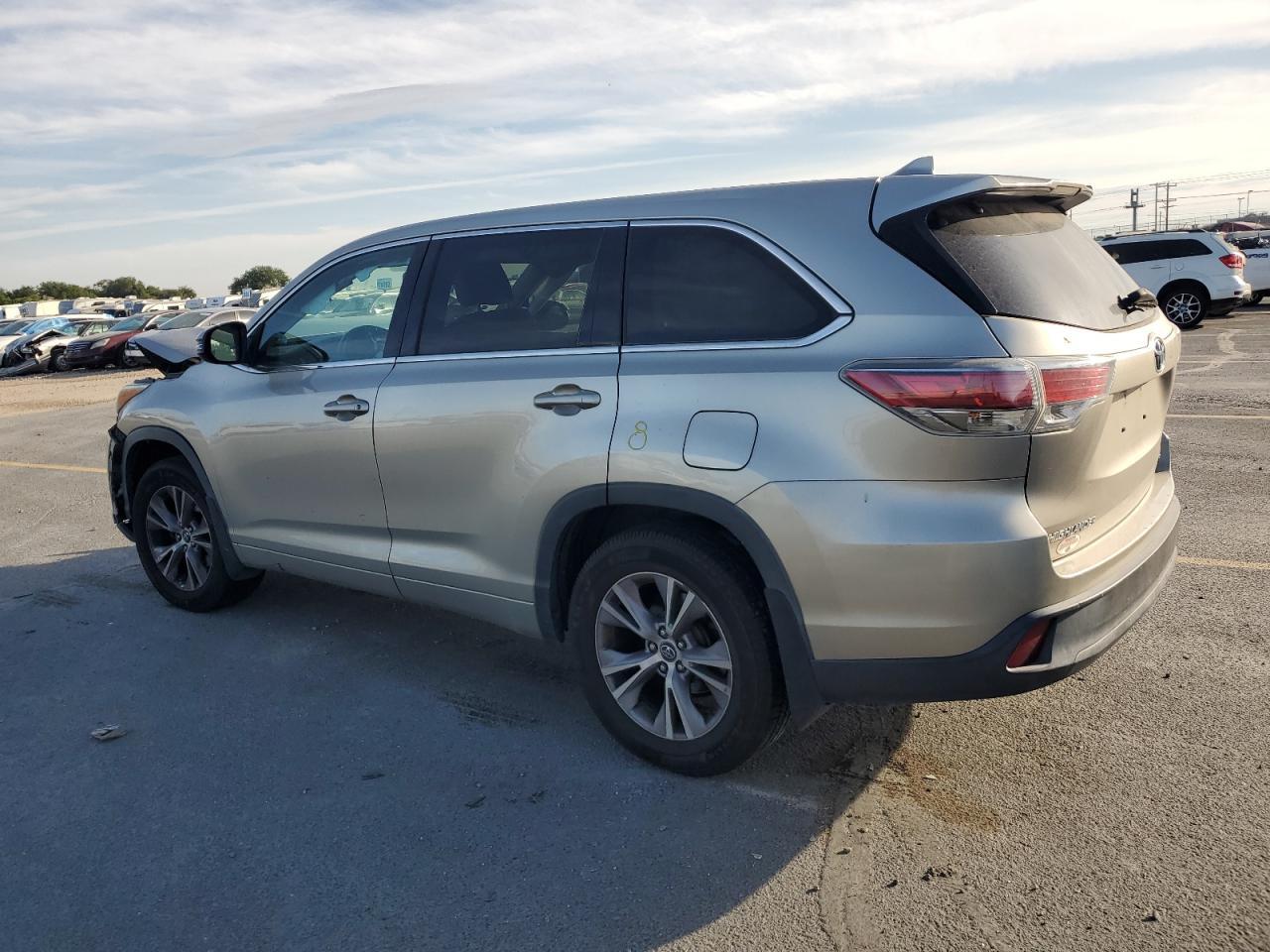 2016 Toyota Highlander Le - Image 2