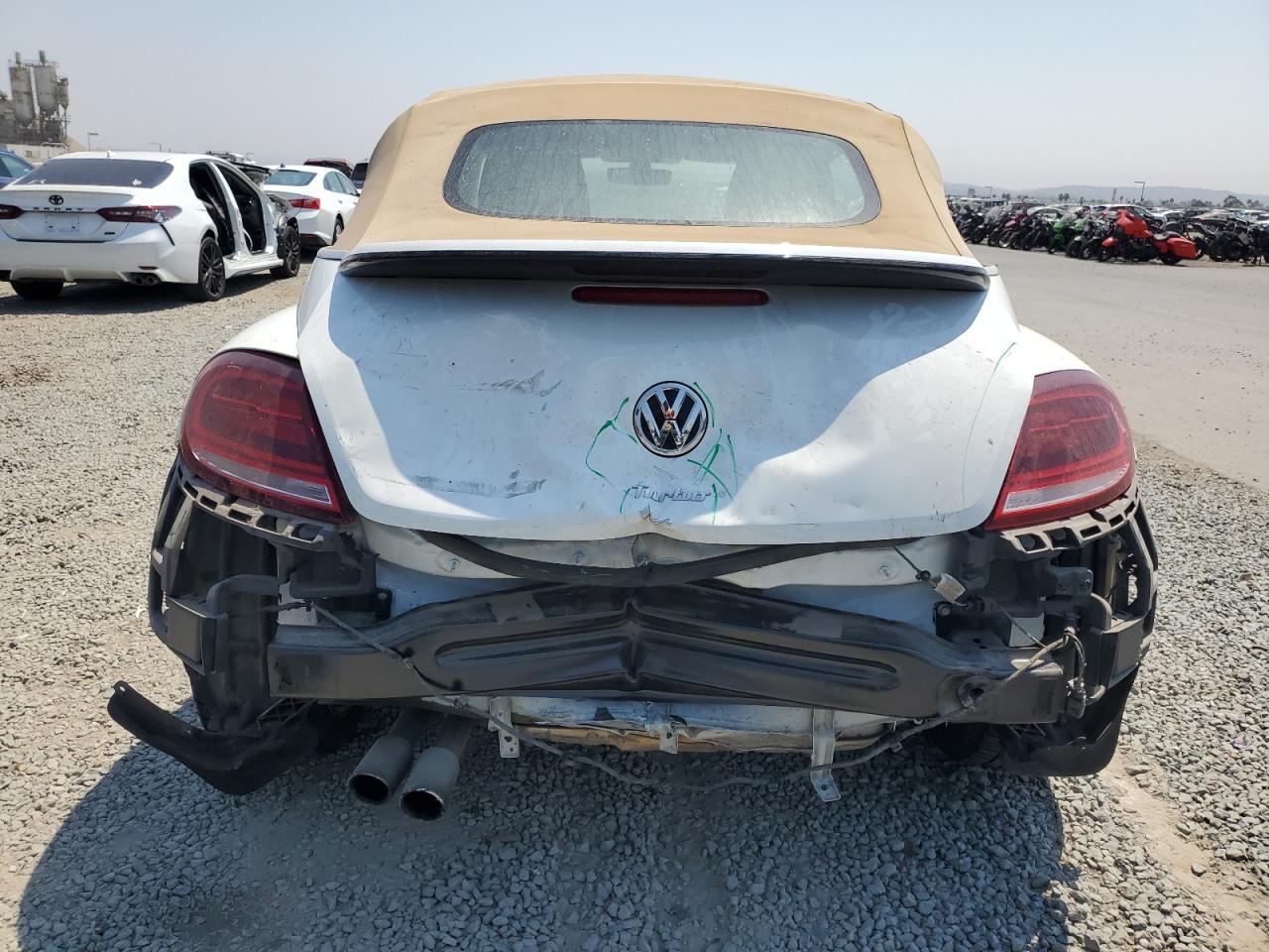 2017 Volkswagen Beetle S/Se - Фото 6