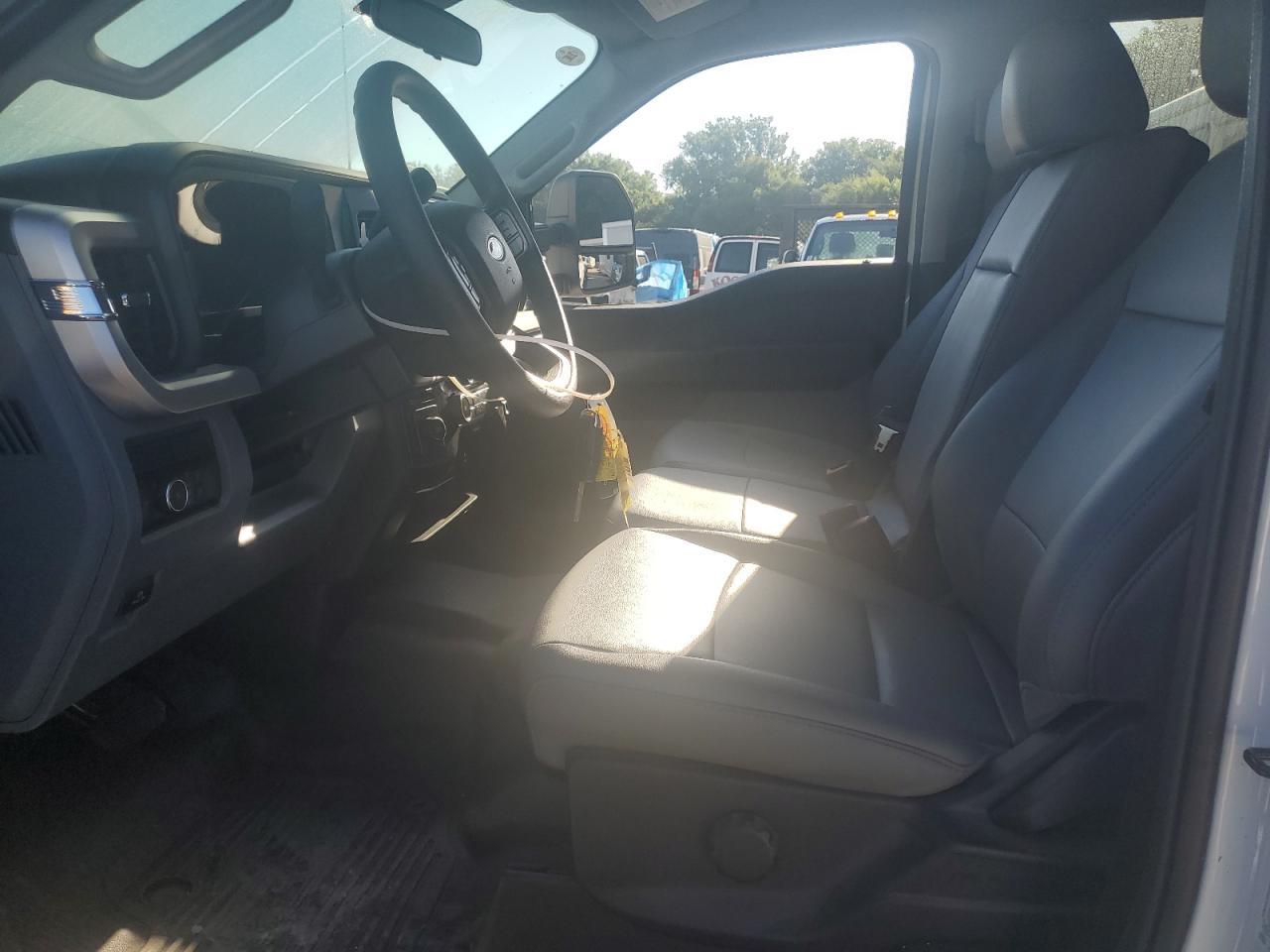 2023 Ford F550 Super Duty Super Duty - Image 7