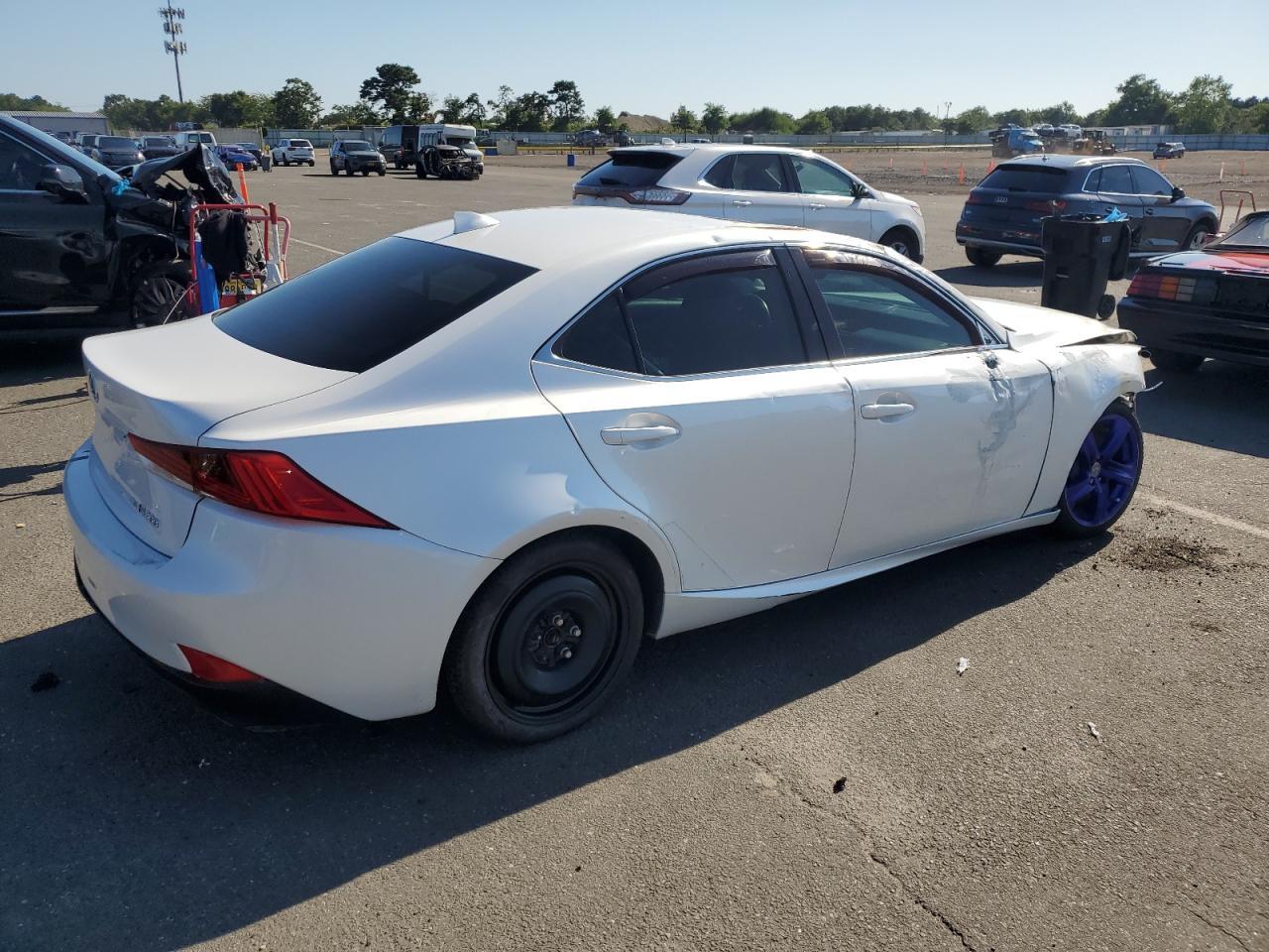 2017 Lexus Is 300 - Фото 3