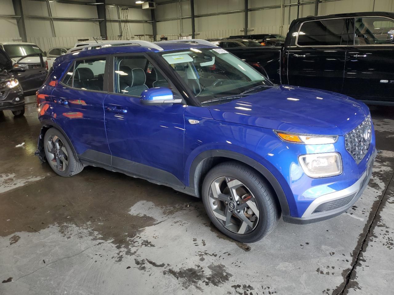 2023 Hyundai Venue Sel - Image 4