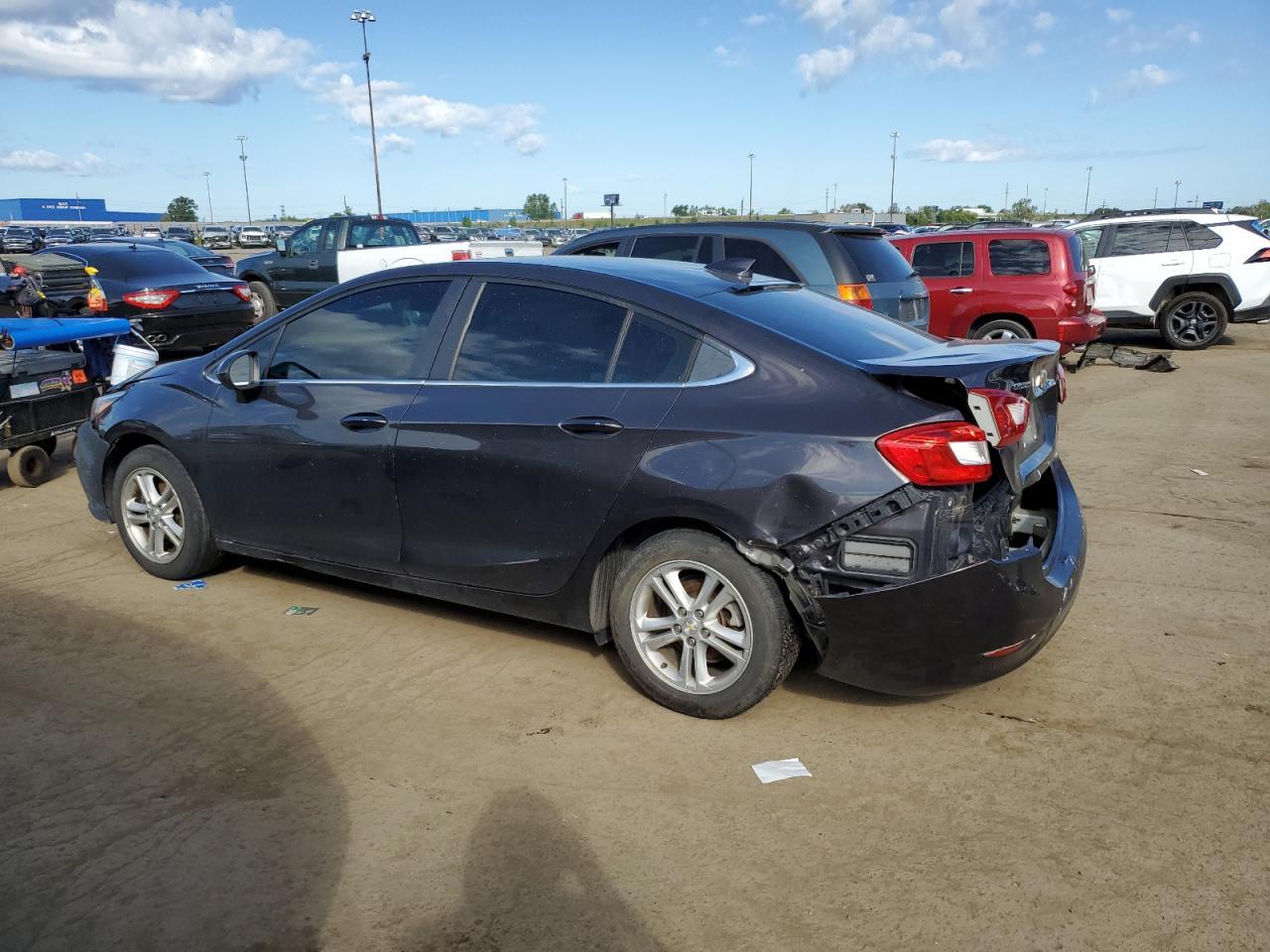 2017 Chevrolet Cruze Lt - Фото 2