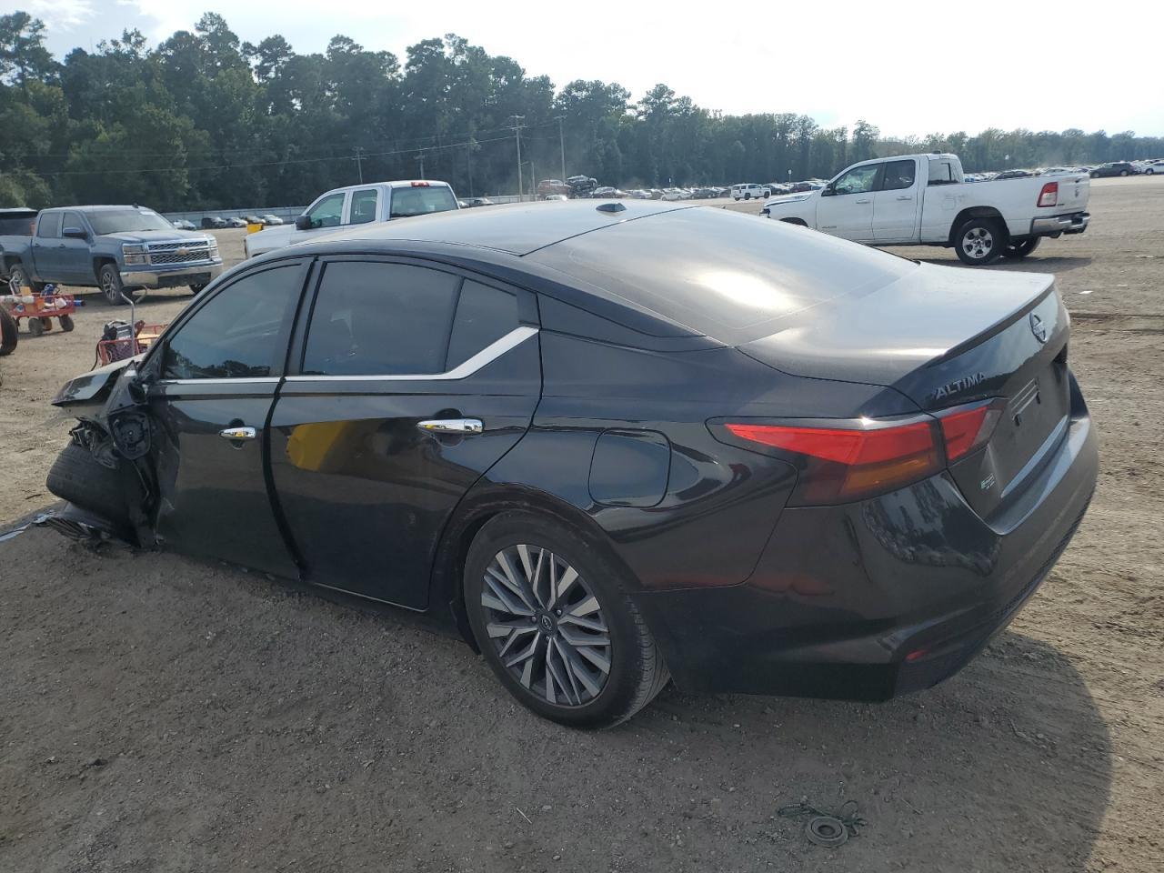 2024 Nissan Altima Sv - Image 2