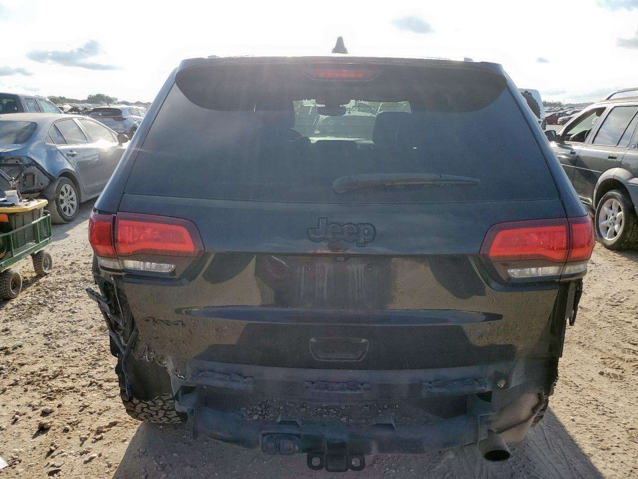 2019 Jeep Grand Cherokee Laredo - Image 6