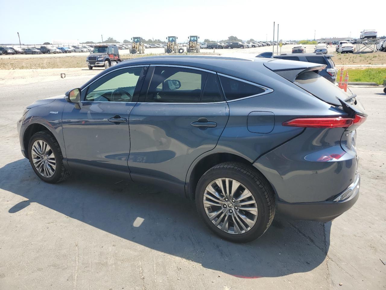 2021 Toyota Venza Le - Image 2