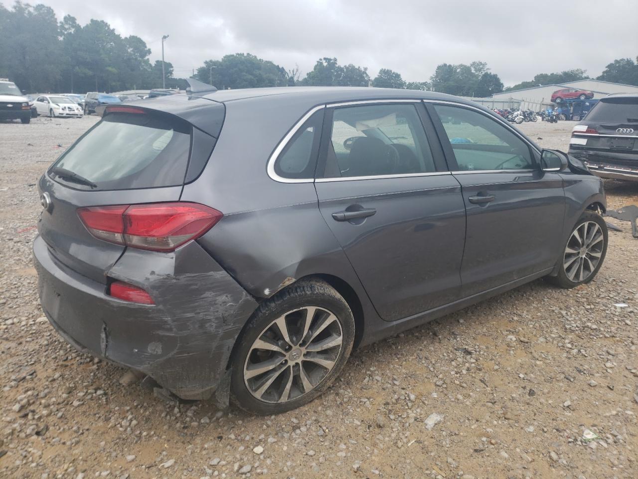 2018 Hyundai Elantra Gt - Image 3