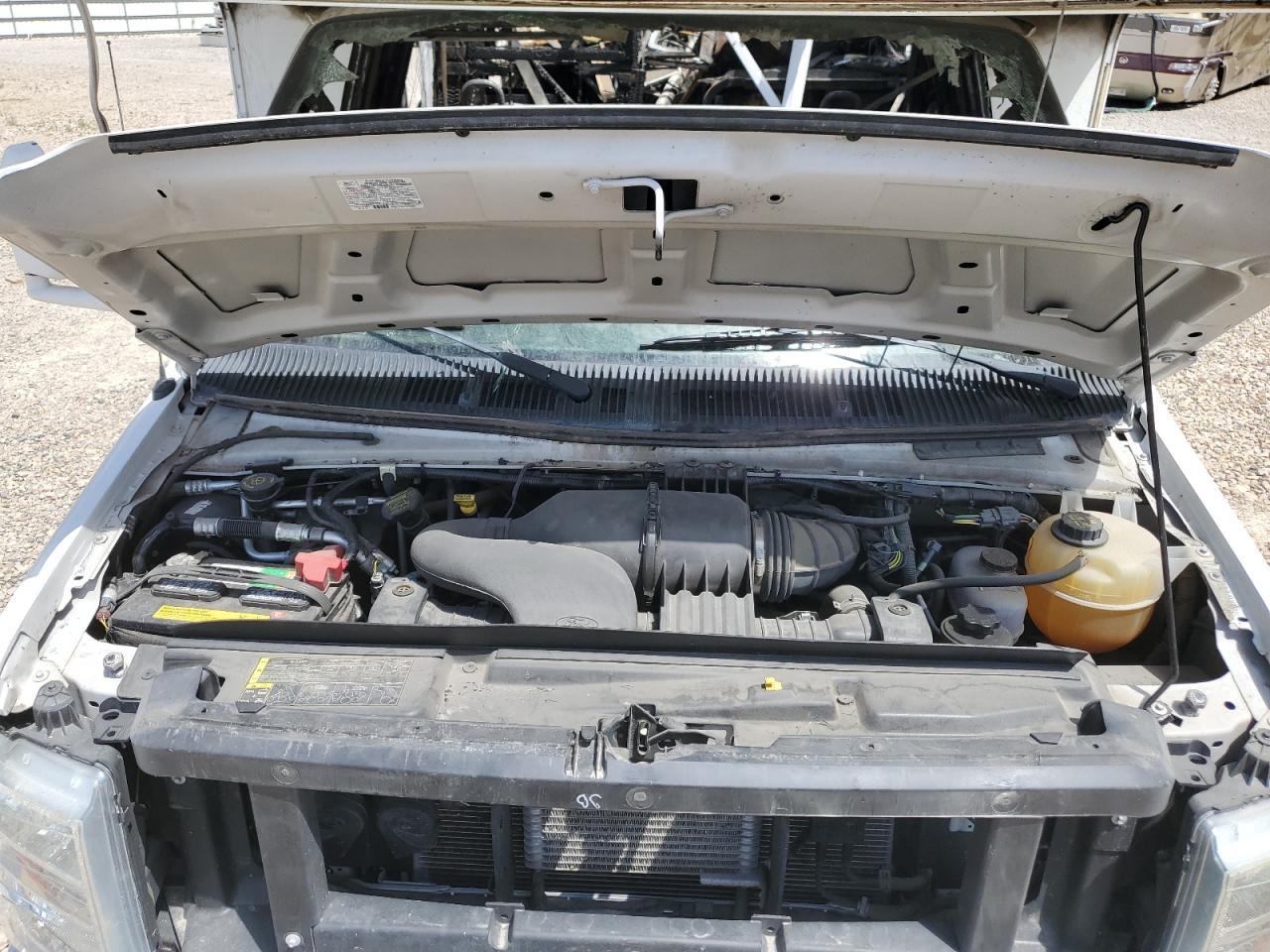 2013 Ford Econoline E450 Super Duty Cutaway Van - Image 7