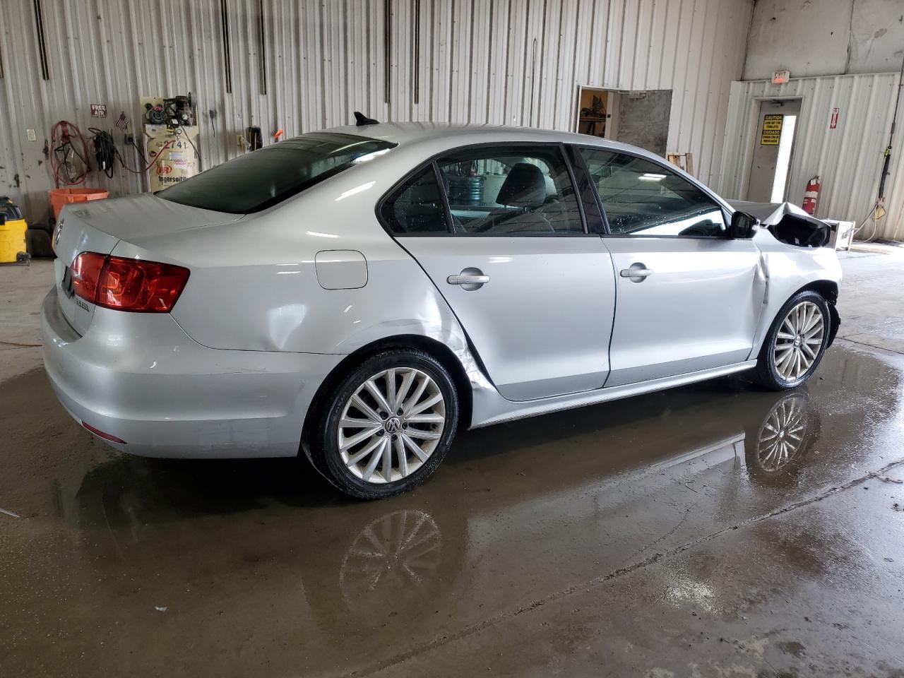 2011 Volkswagen Jetta Sel - Image 3