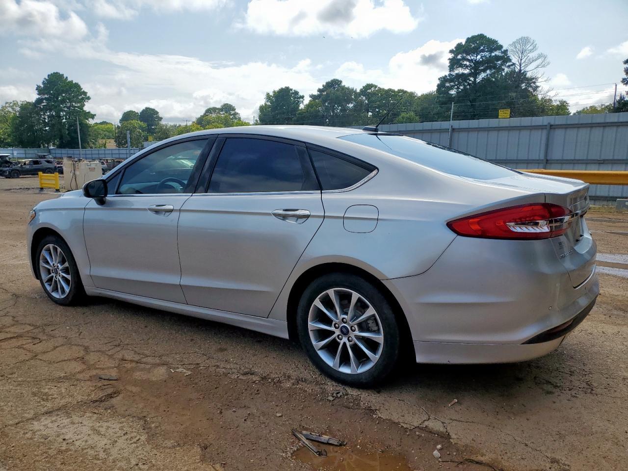 2017 Ford Fusion Se - Image 2