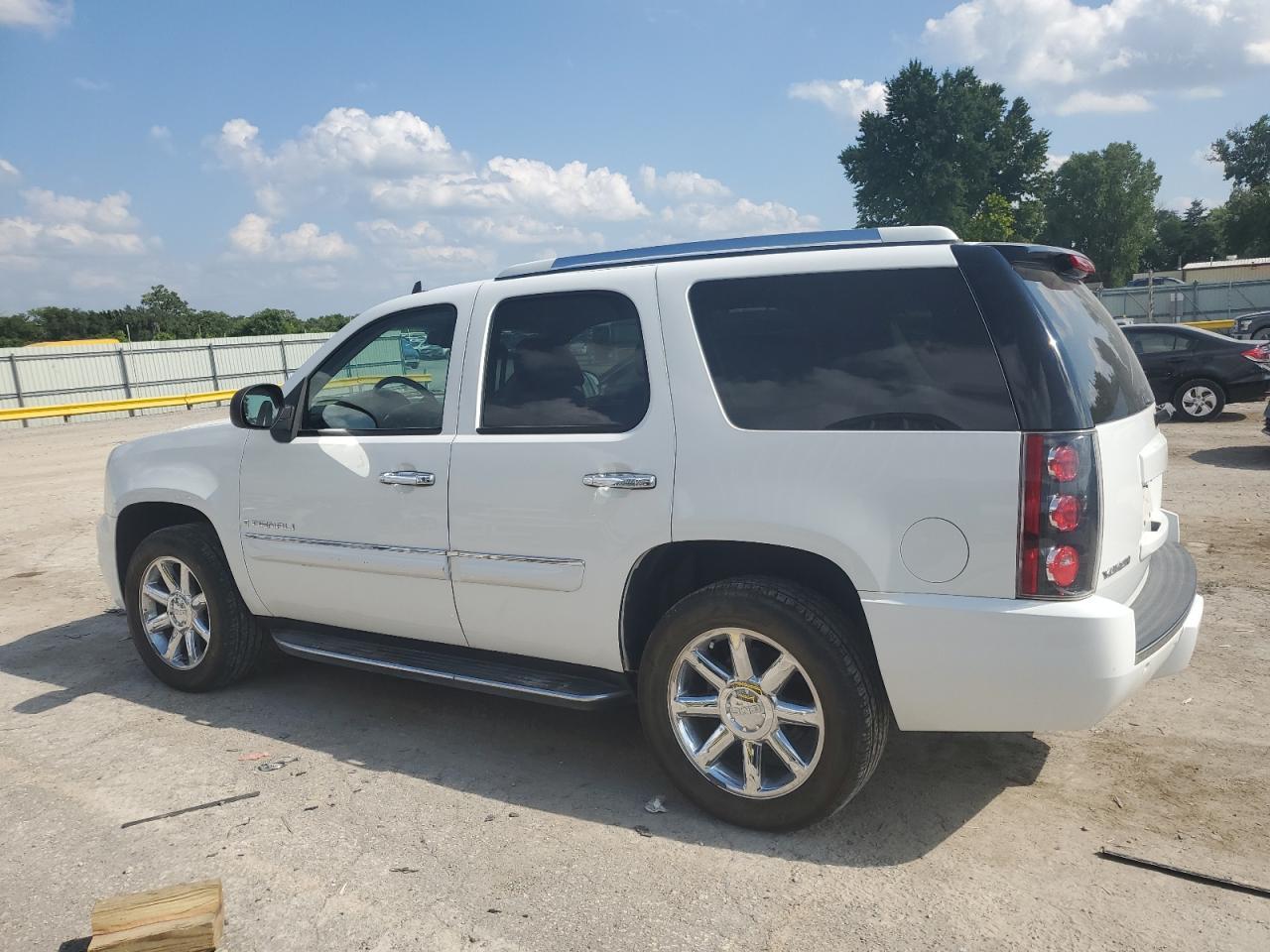 2007 GMC Yukon Denali - Фото 2