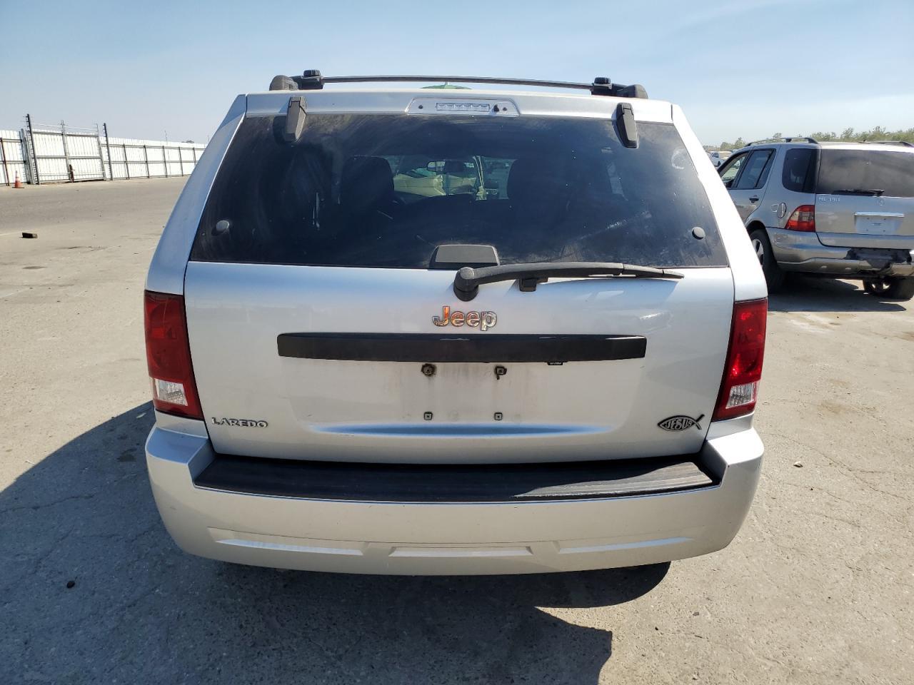 2008 Jeep Grand Cherokee Laredo - Image 6