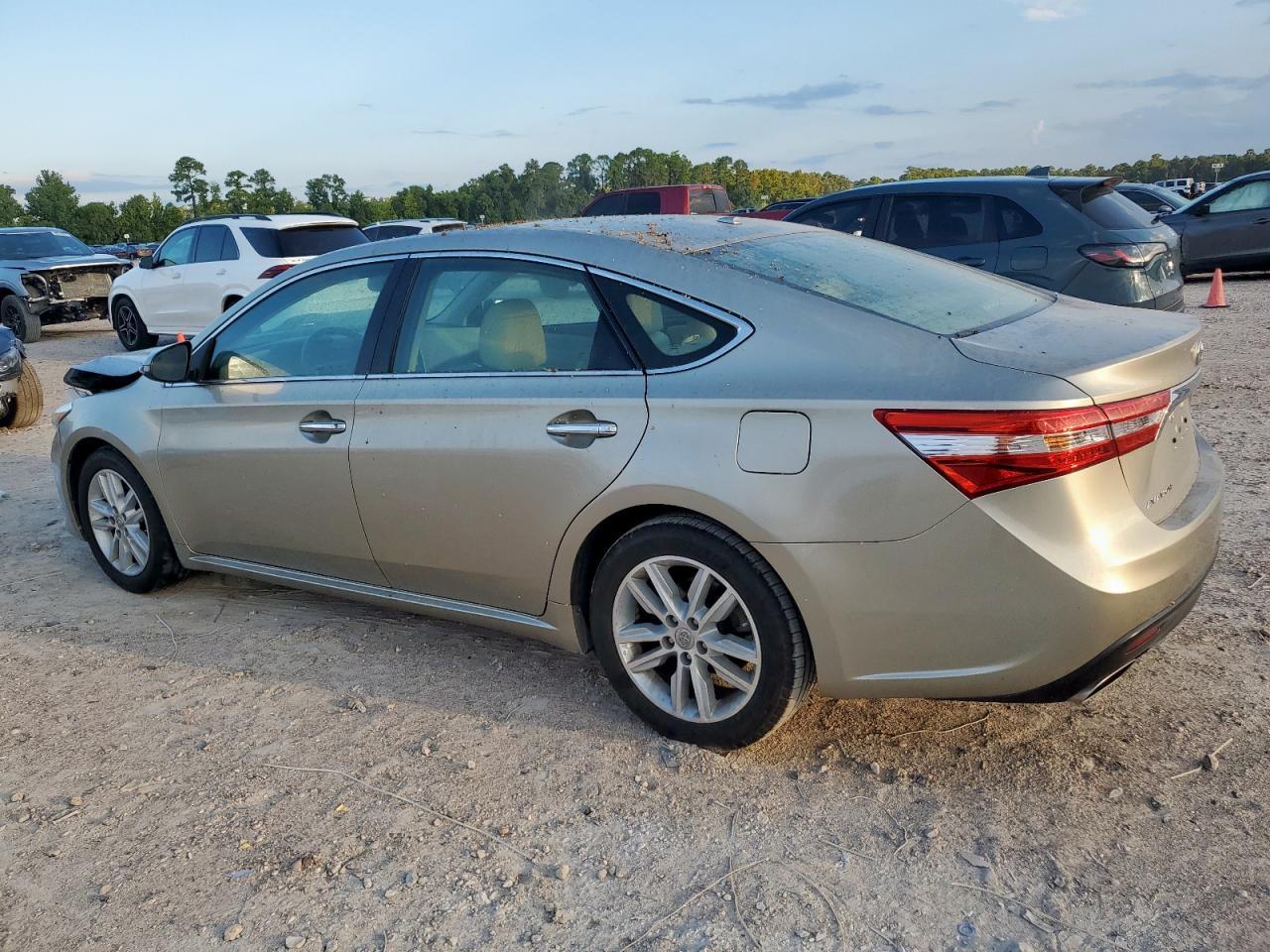 2015 Toyota Avalon Xle - Image 2