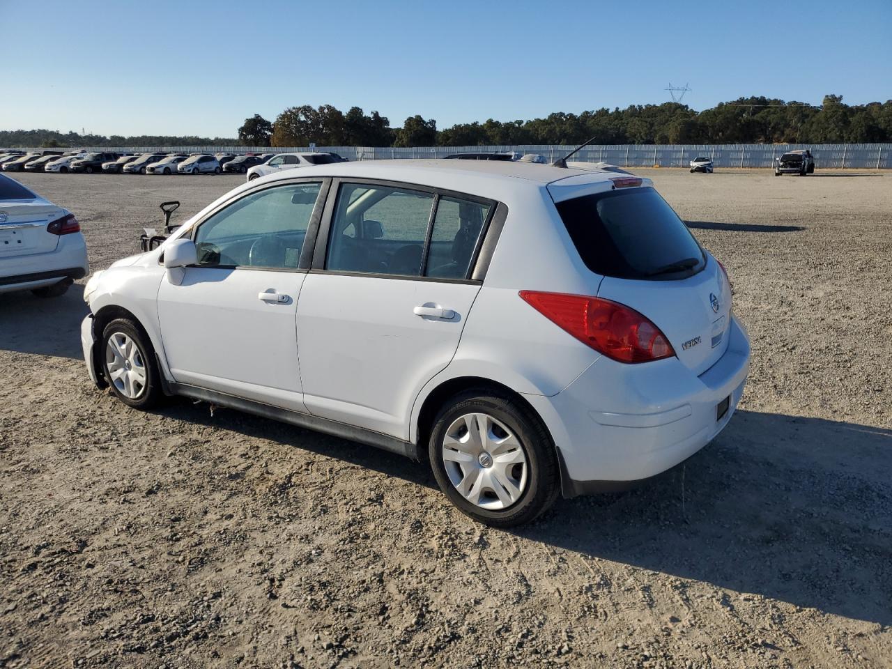 2010 Nissan Versa S - Фото 2