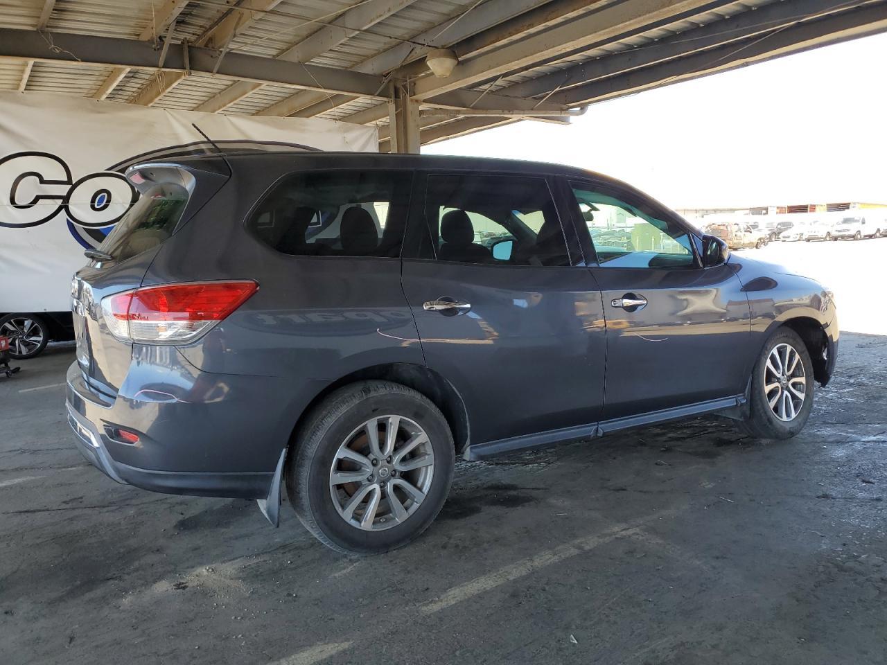 2013 Nissan Pathfinder S - Image 3