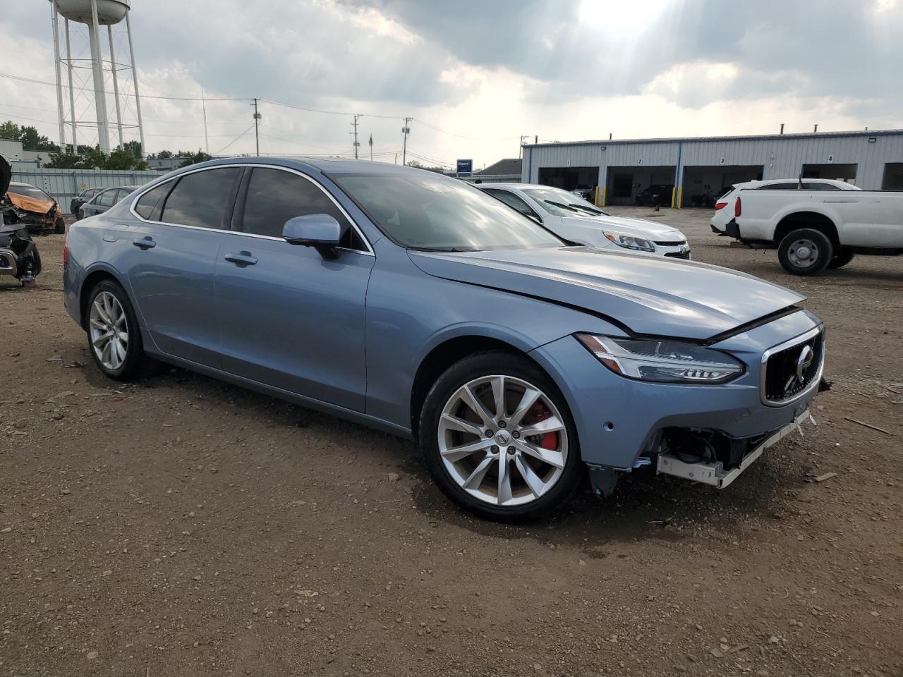 2017 Volvo S90 T6 Momentum - Image 4