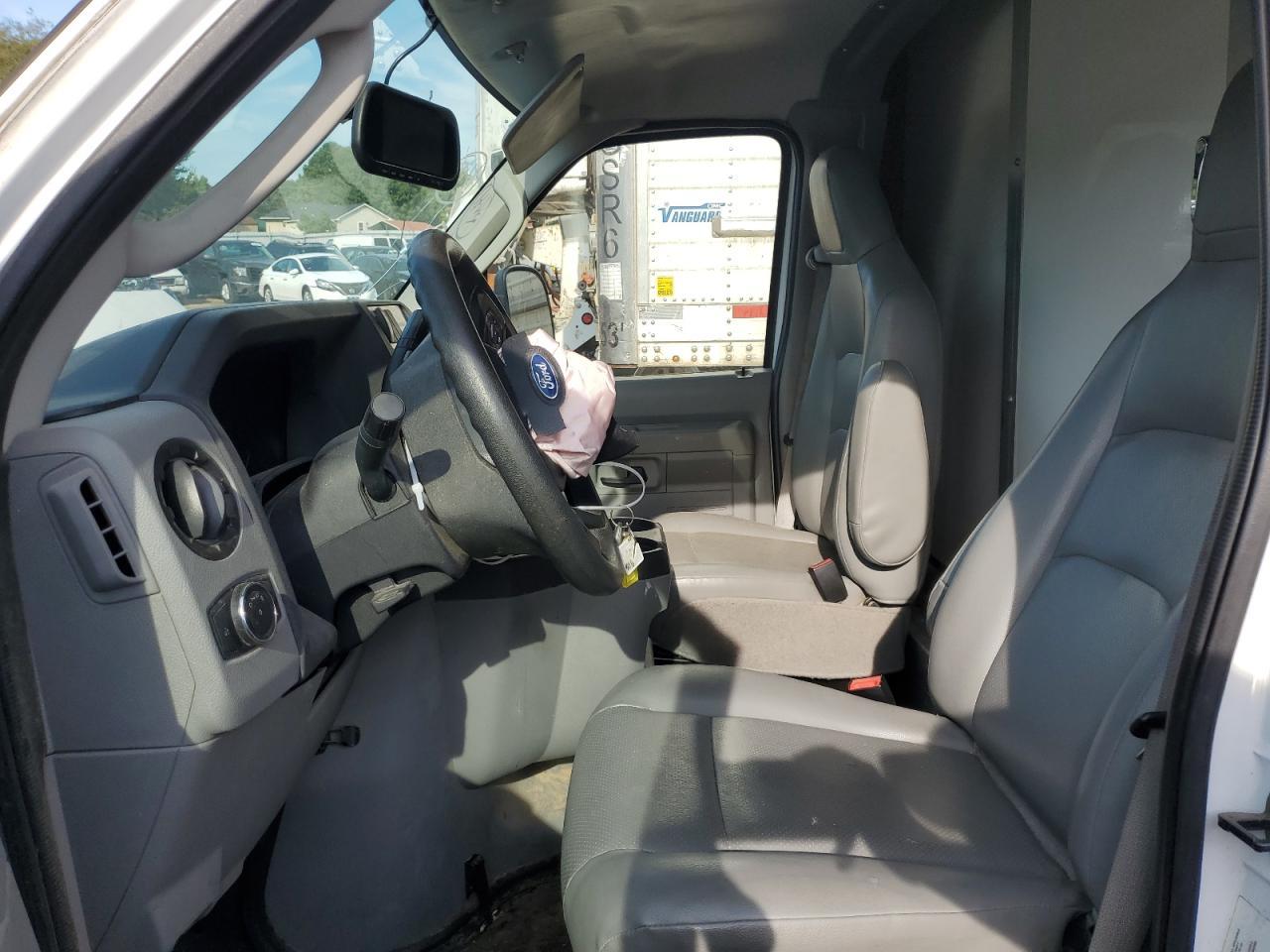 2021 Ford Econoline E350 Super Duty Cutaway Van - Фото 7