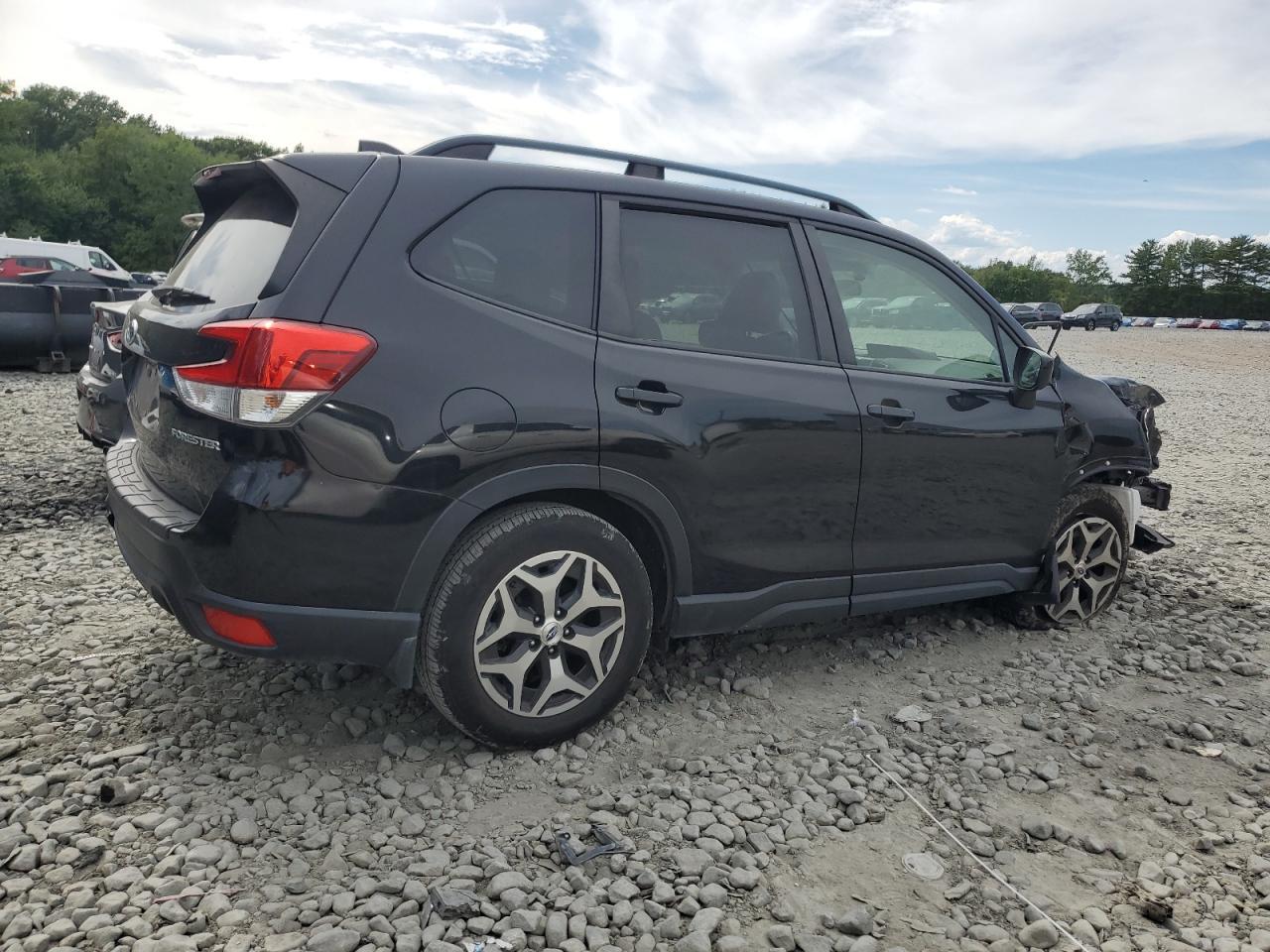 2020 Subaru Forester Premium - Фото 3
