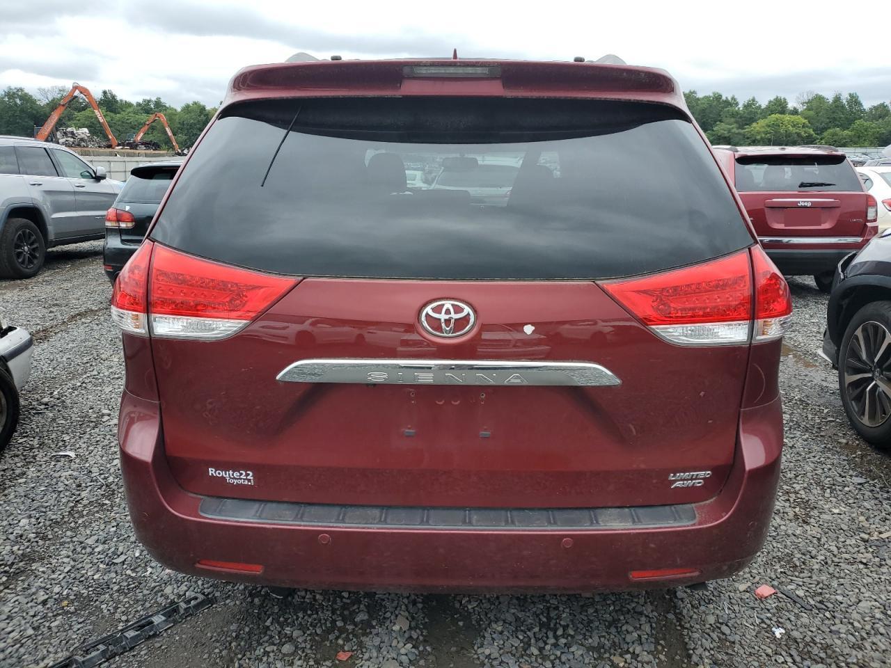 2013 Toyota Sienna Xle - Image 6