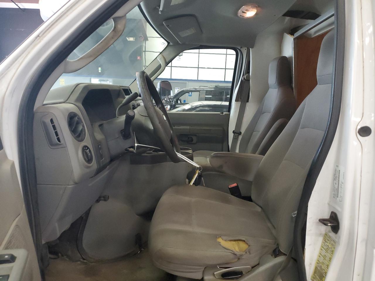 2015 Ford Econoline E350 Super Duty Cutaway Van - Image 7