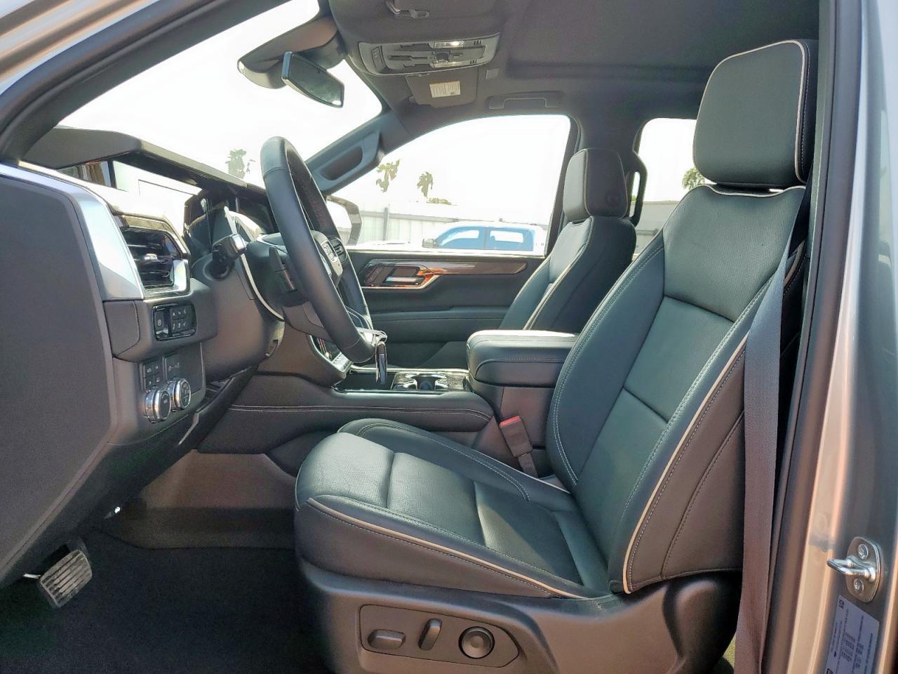 2025 GMC Yukon Xl Elevation - Image 7