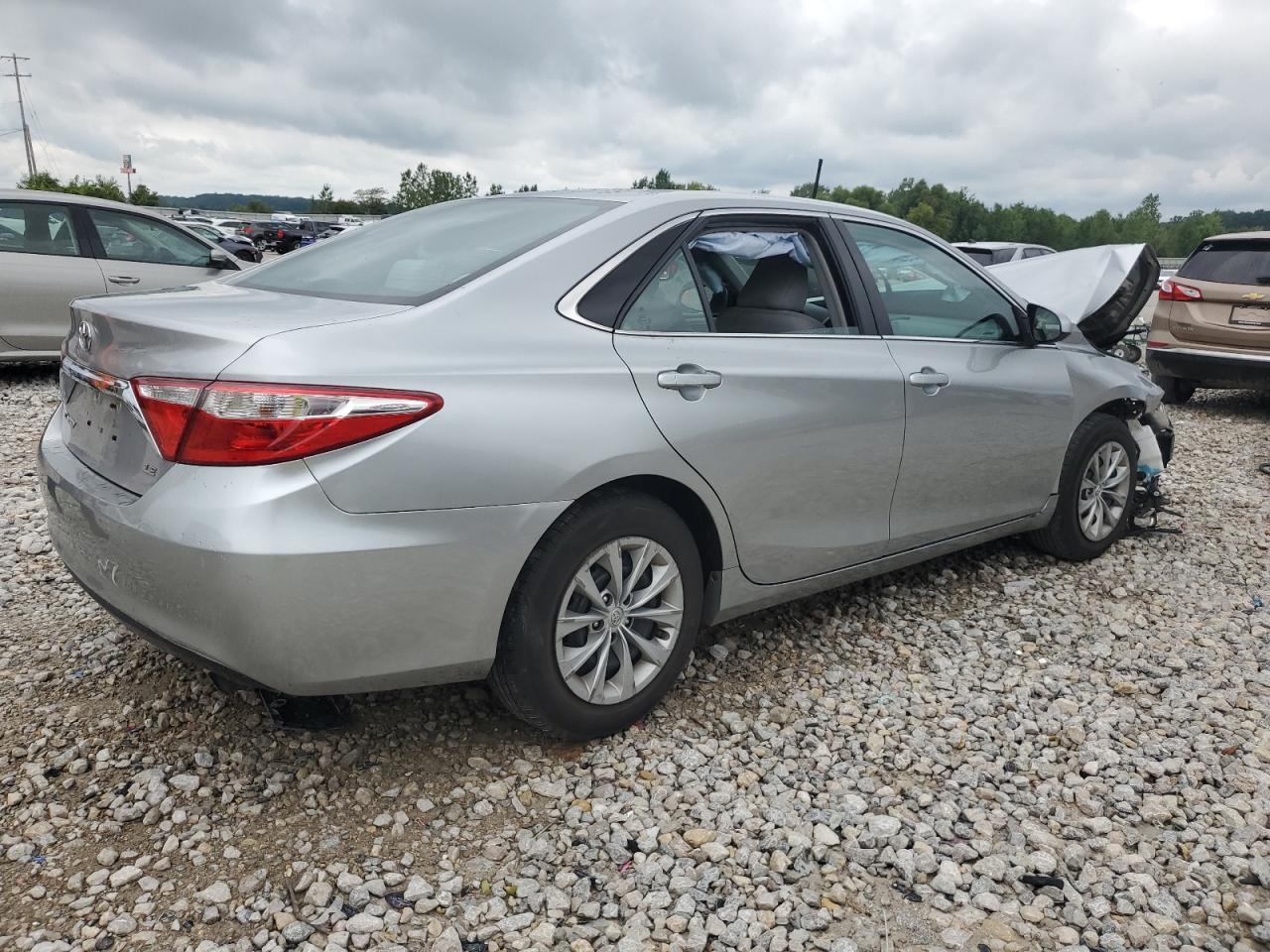 2015 Toyota Camry Le - Фото 3
