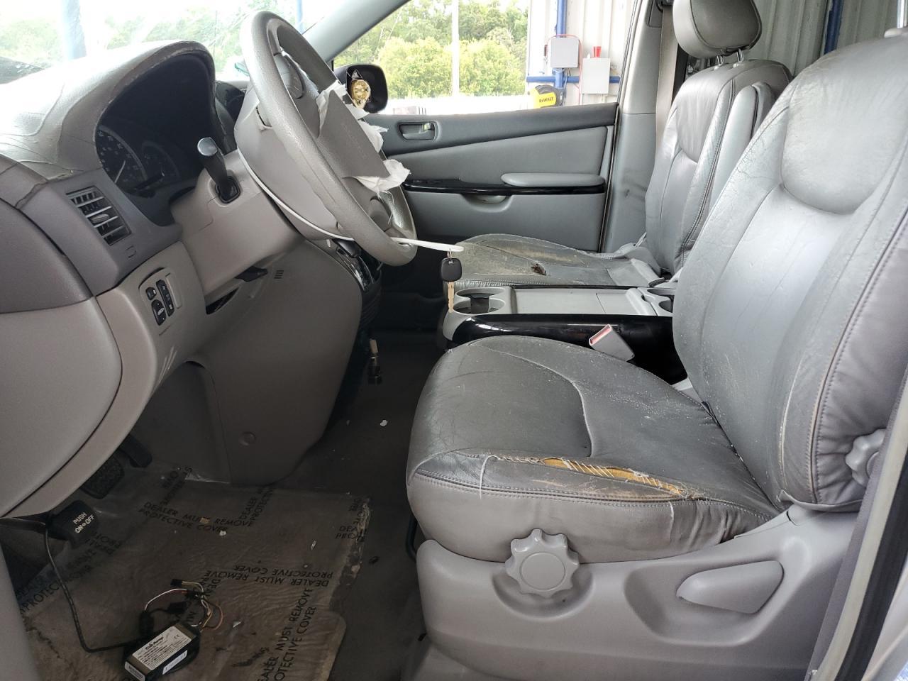 2004 Toyota Sienna Ce - Image 7