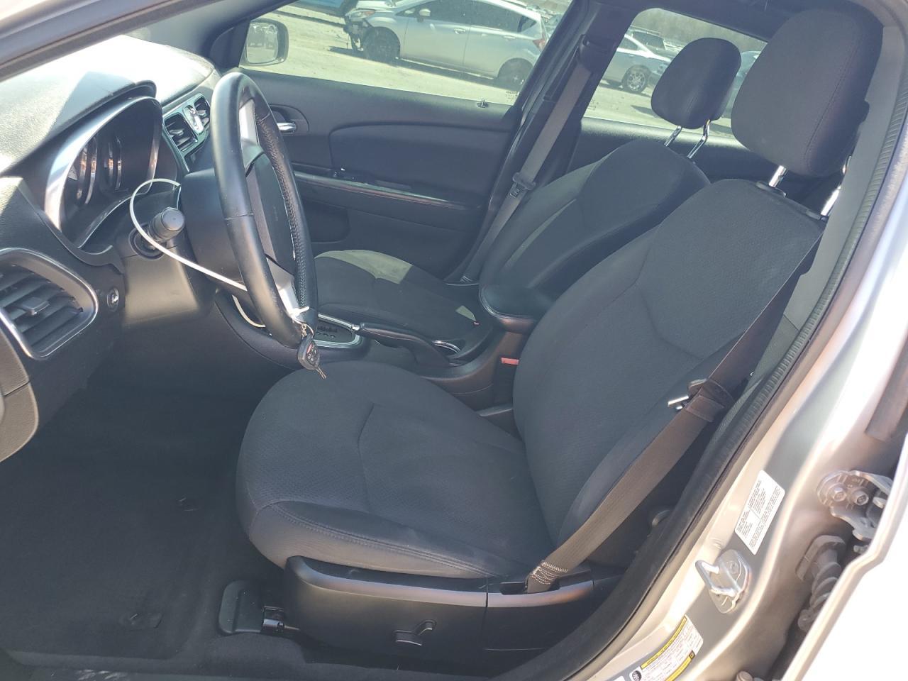 2014 Chrysler 200 Touring - Image 7