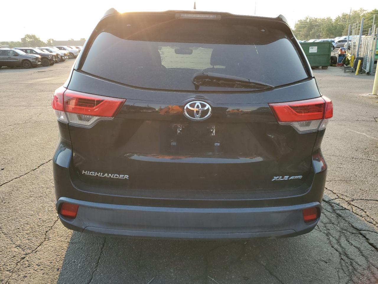 2018 Toyota Highlander Se - Фото 6