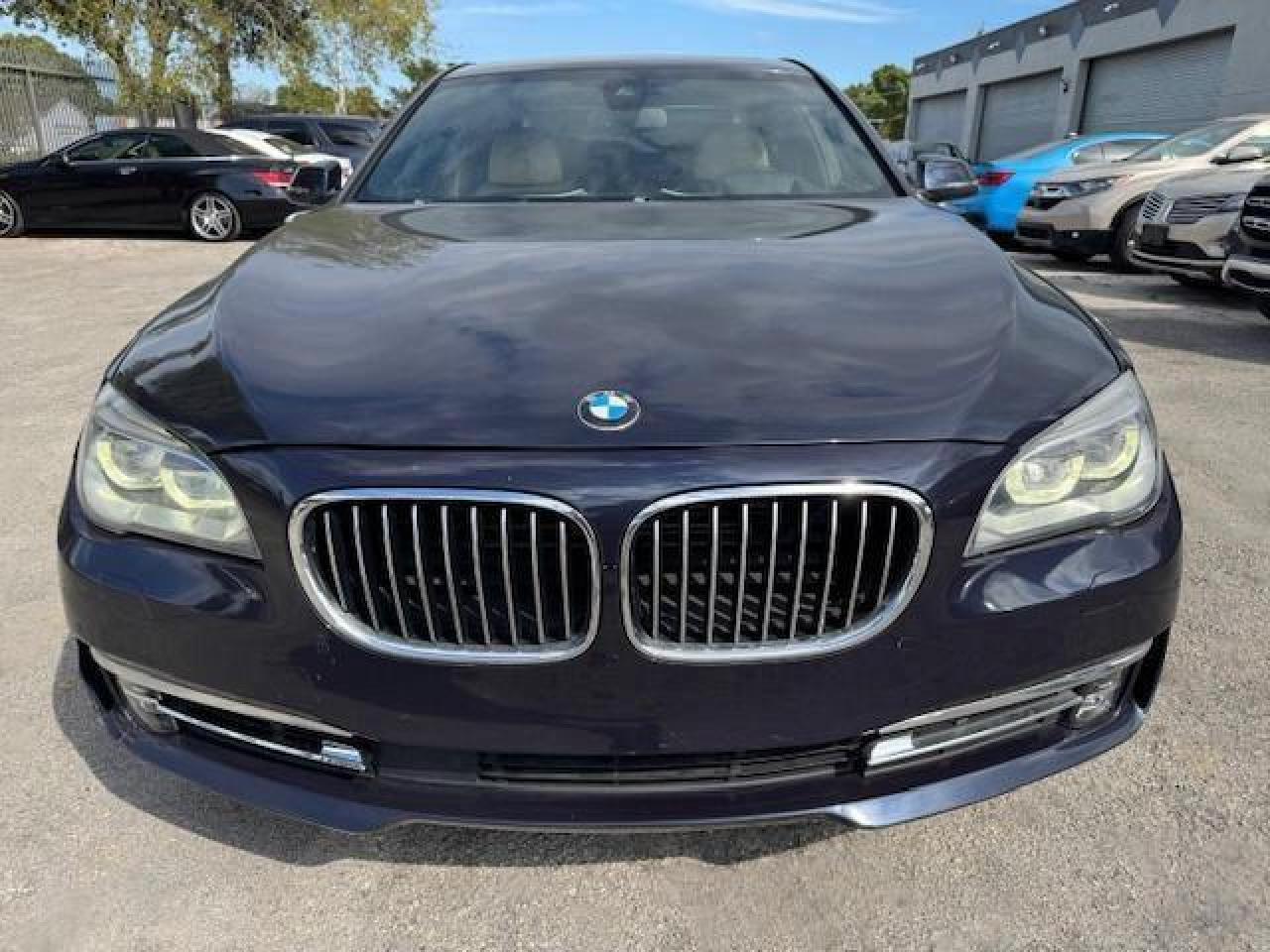 2015 BMW 750 Xi - Image 5