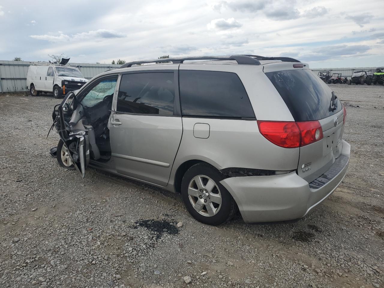2008 Toyota Sienna Ce - Image 2