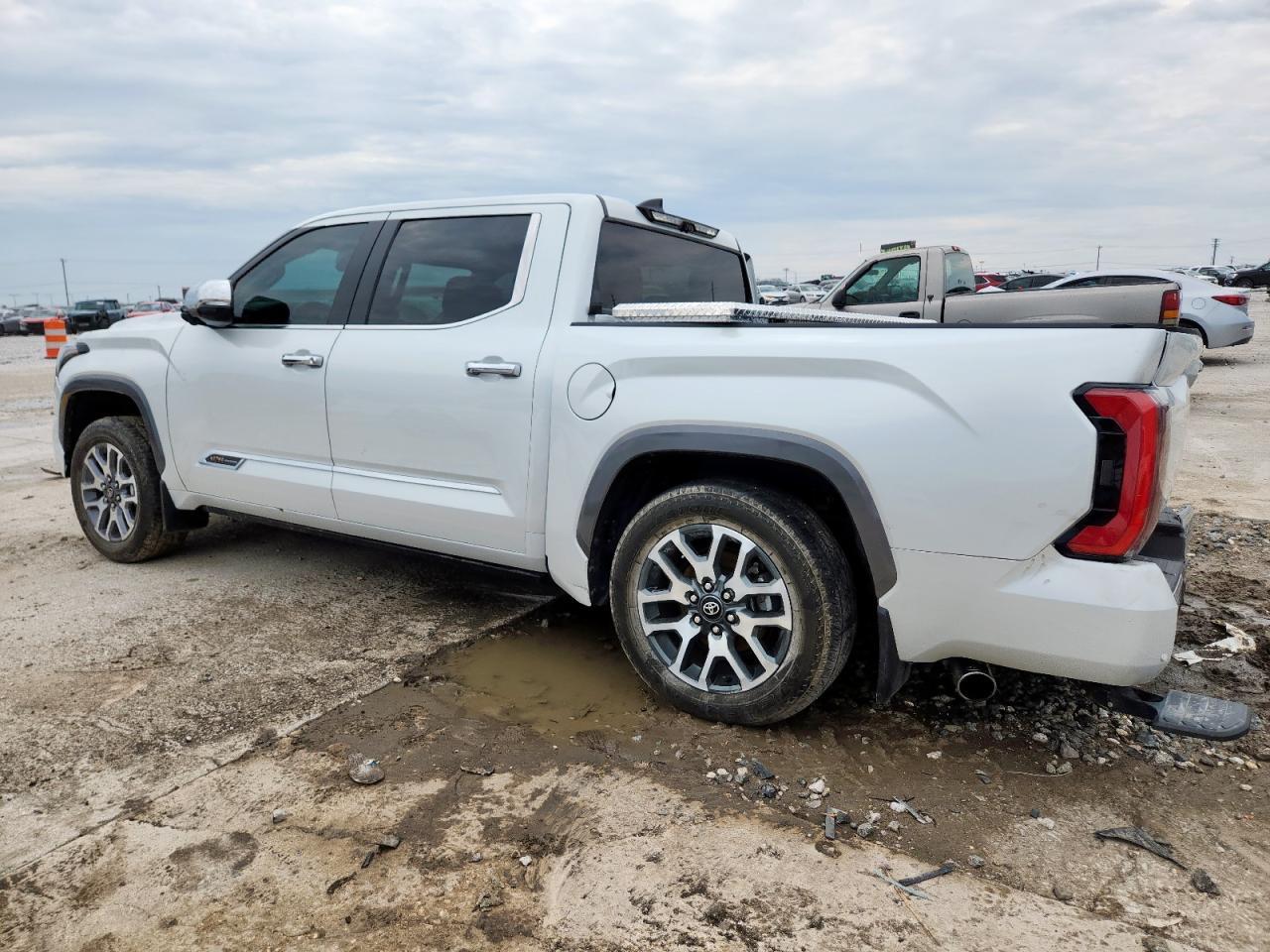 2025 Toyota Tundra Crewmax Platinum - Фото 2