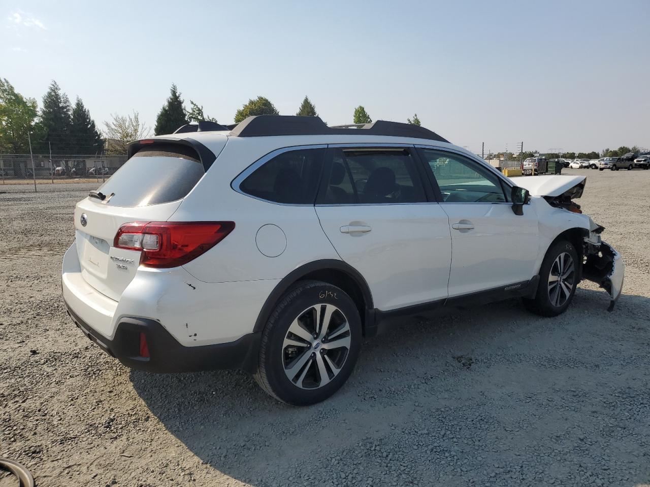 2018 Subaru Outback 3.6R Limited - Image 3
